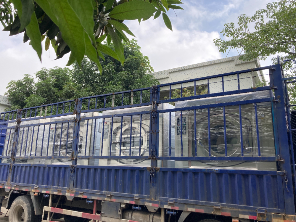 高效節(jié)能廣州滾筒工業(yè)用洗衣機(jī)，滿(mǎn)足酒店規(guī)?；礈煨枨?<p